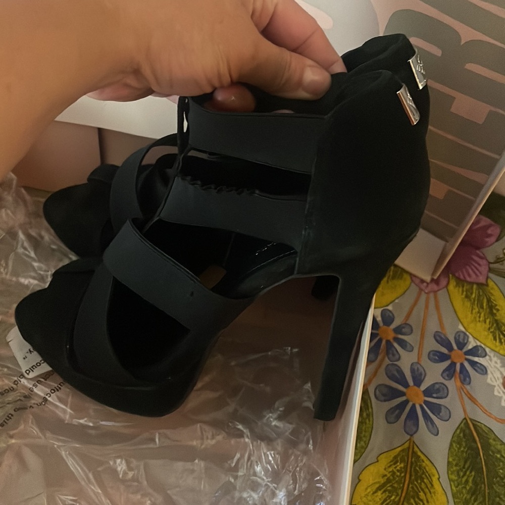 BCBG Platform heels shoes sz 7 Beautiful